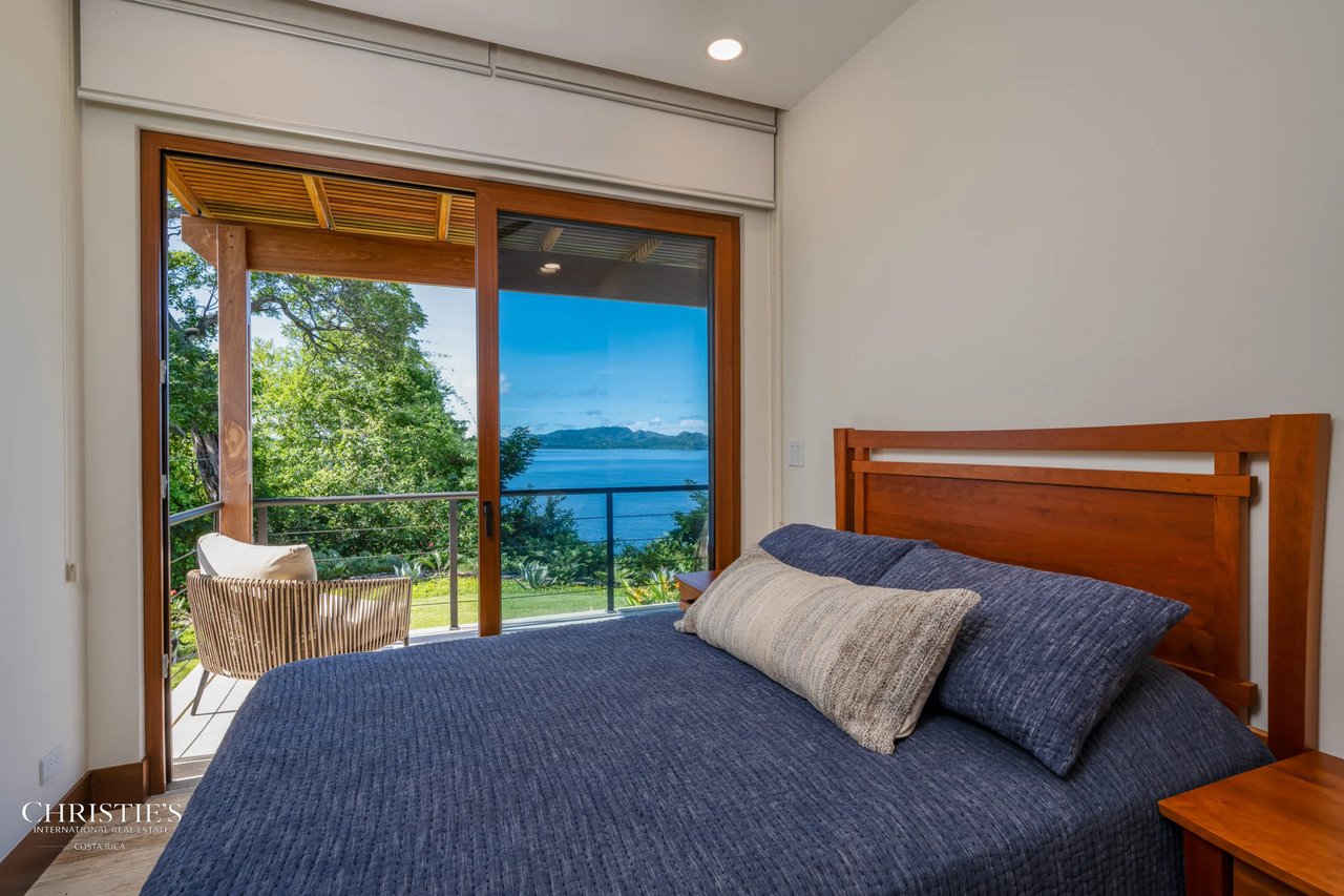 Spectacular 360° Ocean Views in Flamingo Beach