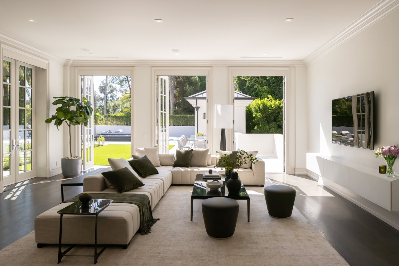 917 N Crescent Dr, Beverly Hills