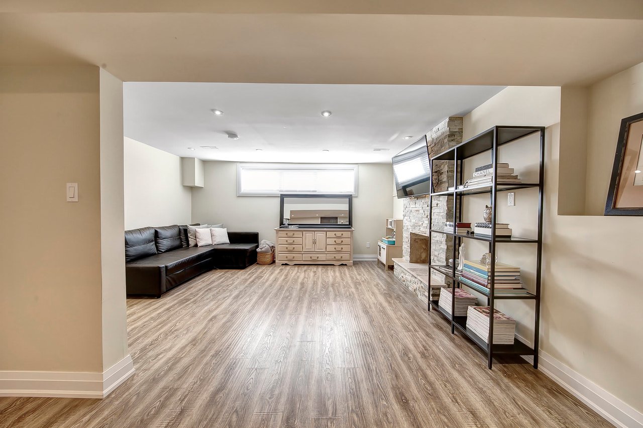3177 The Credit Woodlands