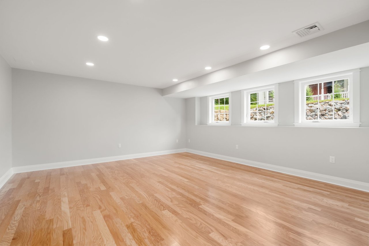 320 Lexington St