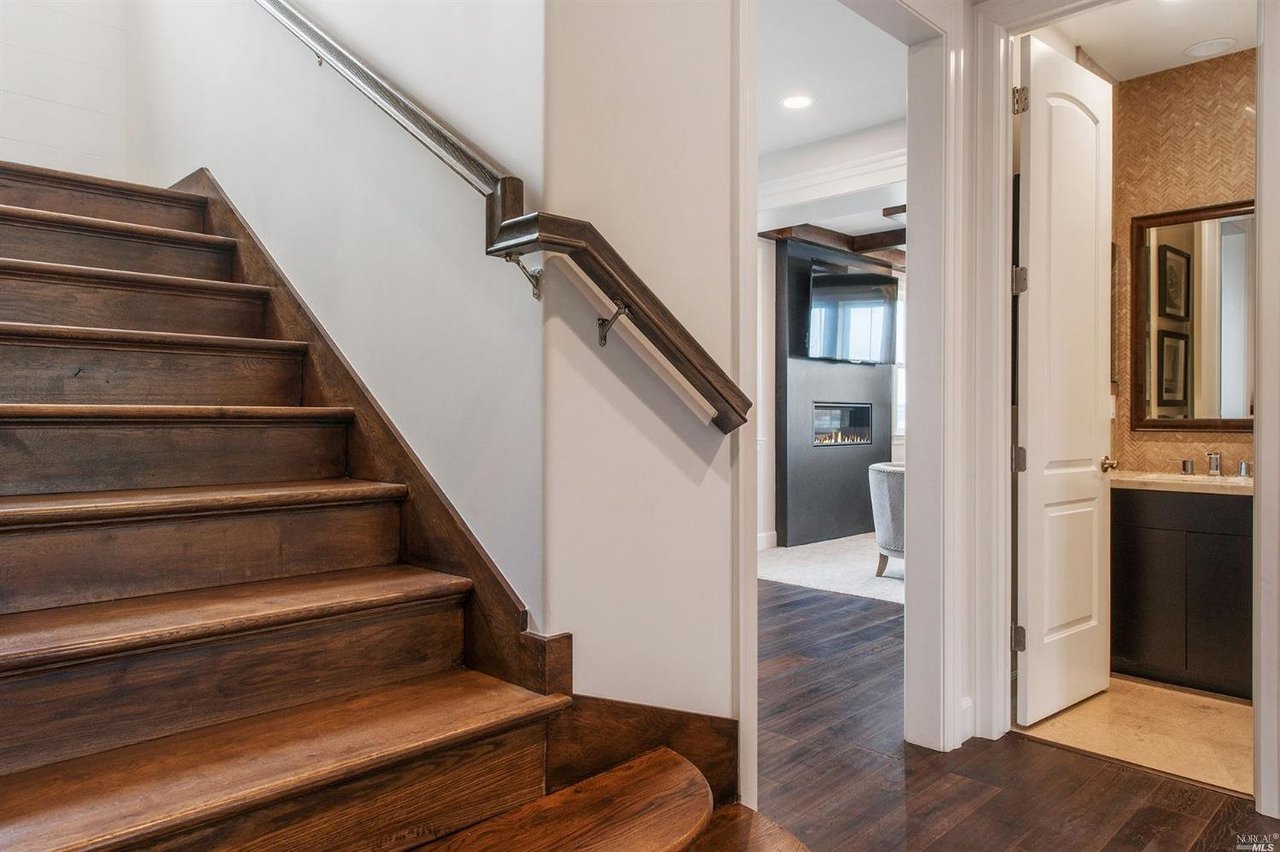 120 Loch Lomond Dr