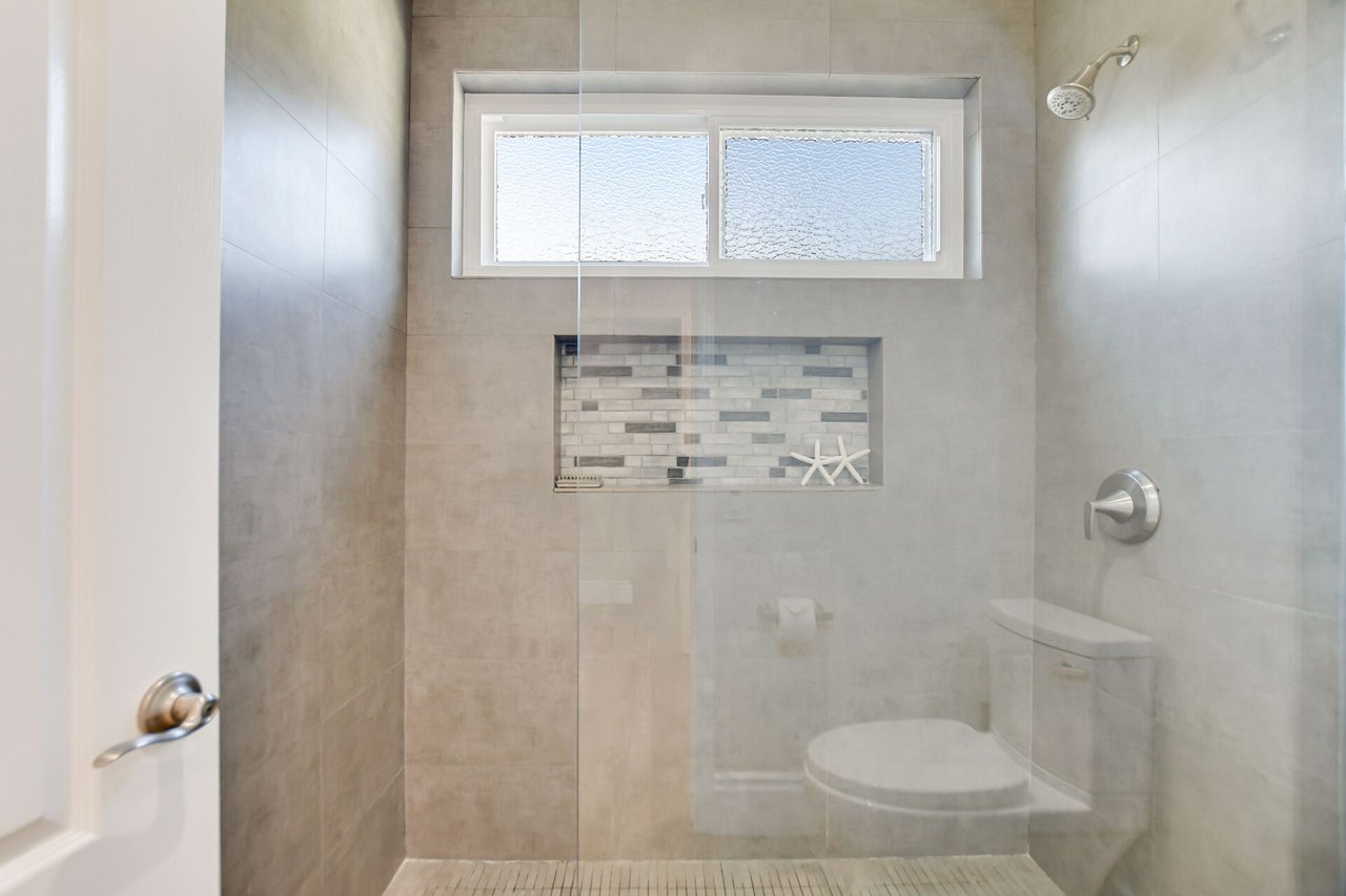 7179 Las Brisas
