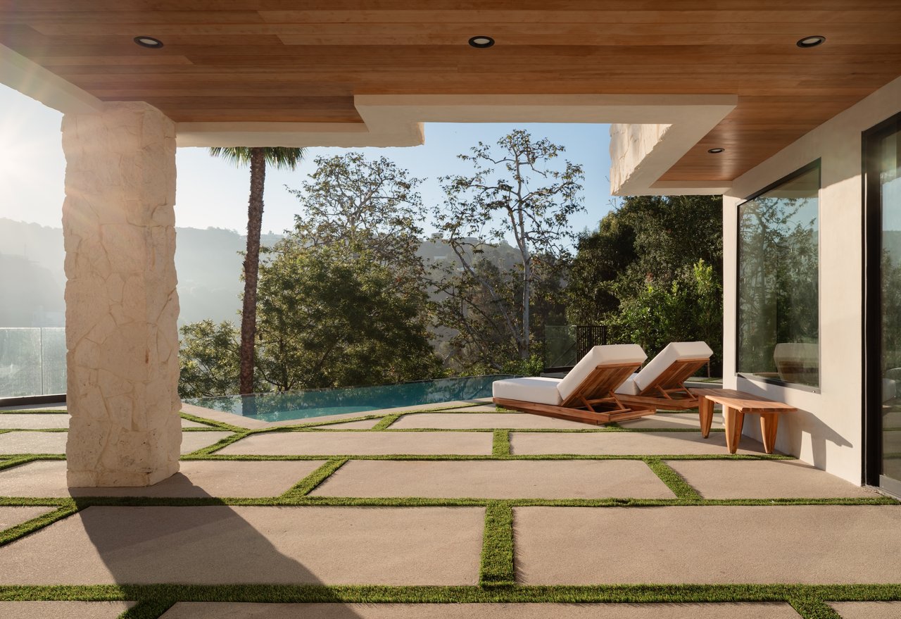 quintessential Hollywood Hills