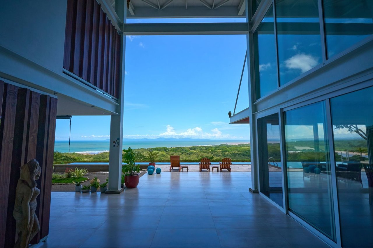 Hilltop Luxury Heliport Estate, Jaco, Puntarenas