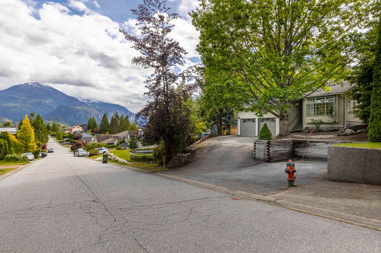 1037 Tobermory Wy