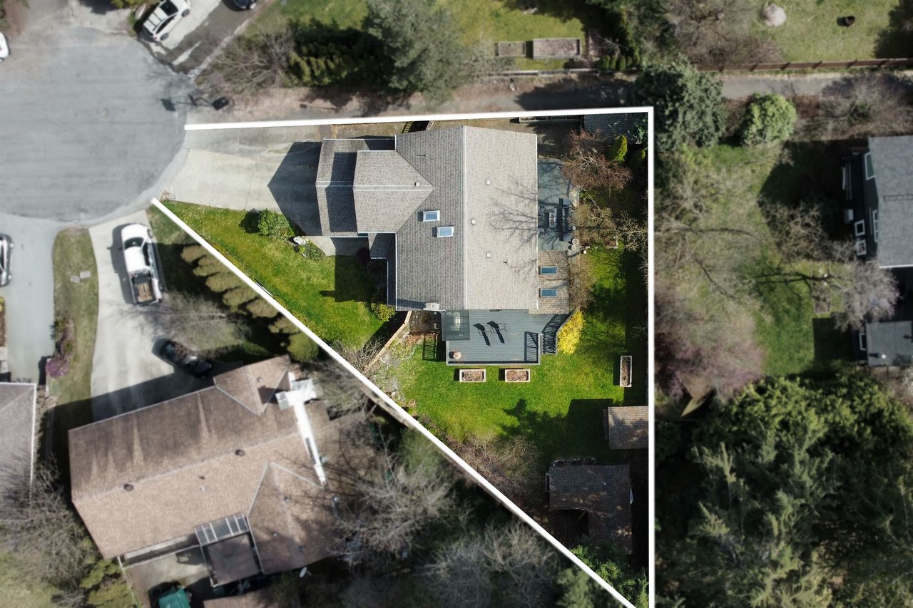 2548 Nairn Wy