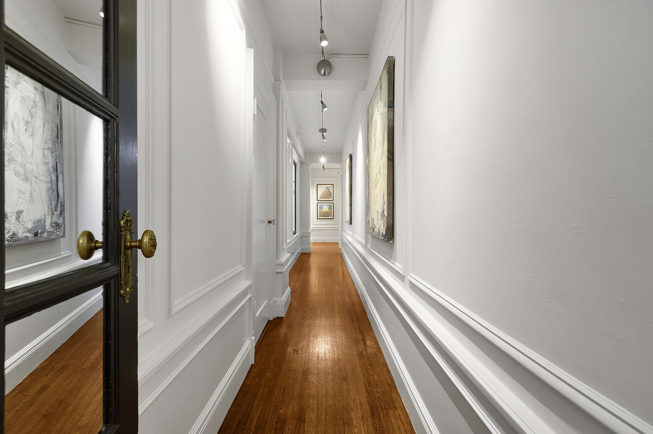 Grand New York-Style Condominium at 840 Powell