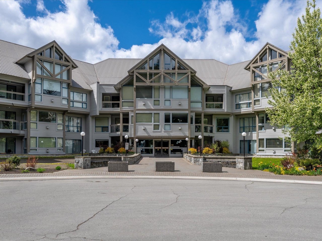 303/304-4905 Spearhead Pl