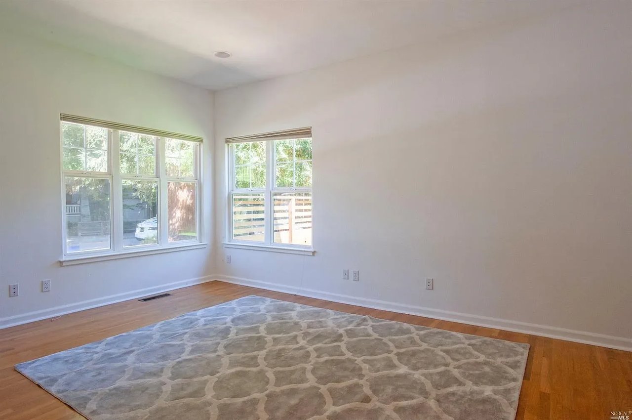 21 Baywood Ct