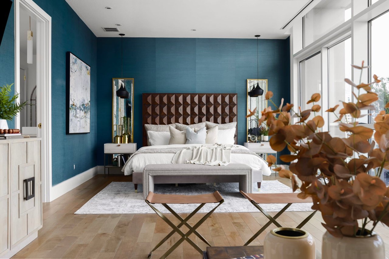 Blue and white modern bedroom rental | Elite Austin