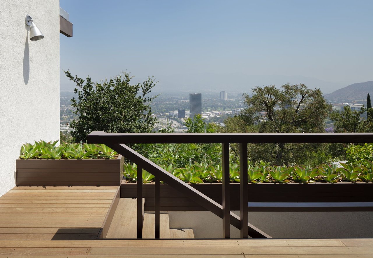 7820 Mulholland Dr