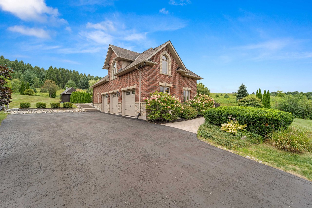 6 Woodlot Court