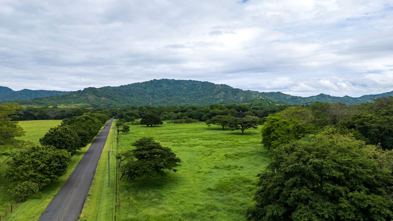 Expansive Fertile Mountain Ranch, Flamingo, Guanacaste