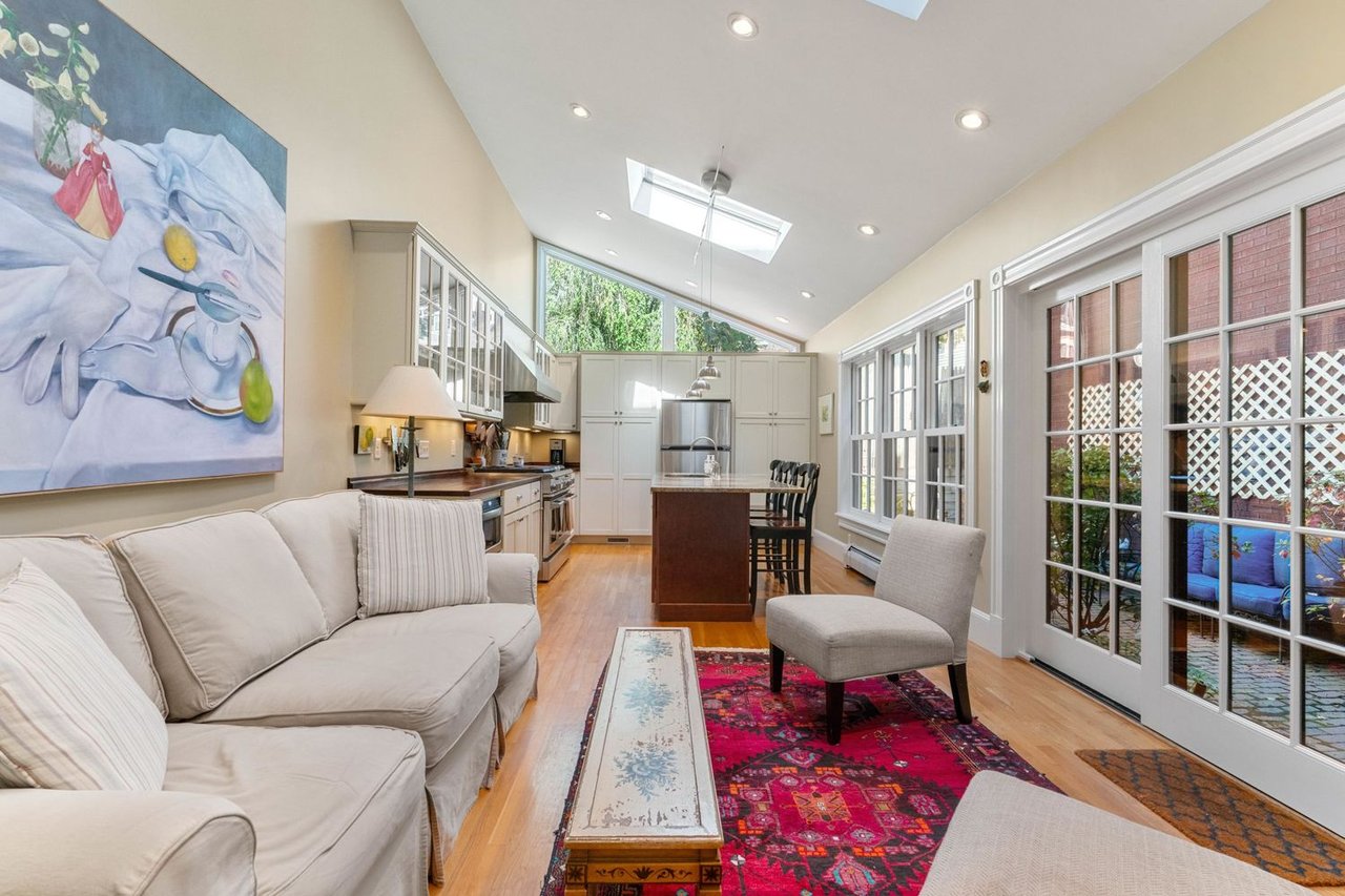 2 Wallace Ct