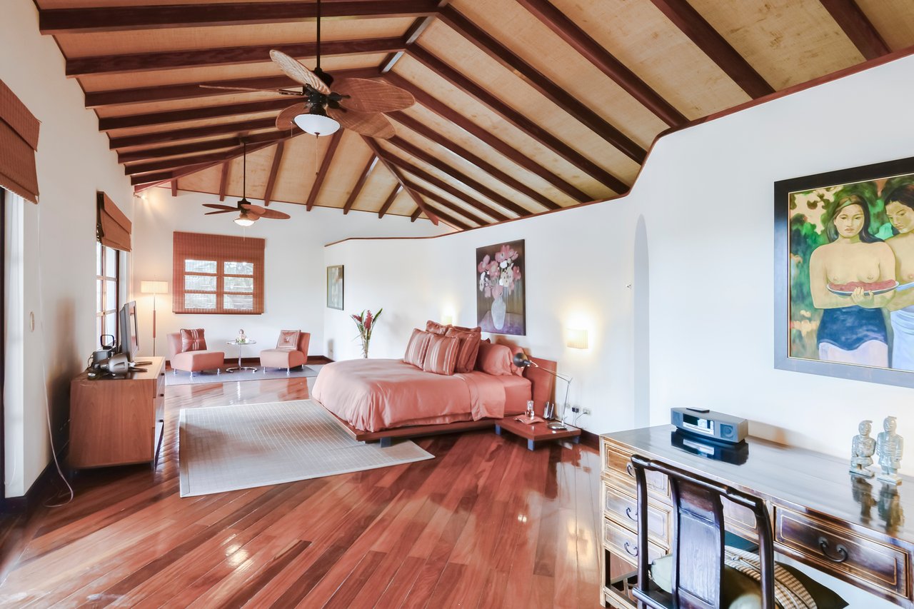 Luxuary Multi-Family Mansion