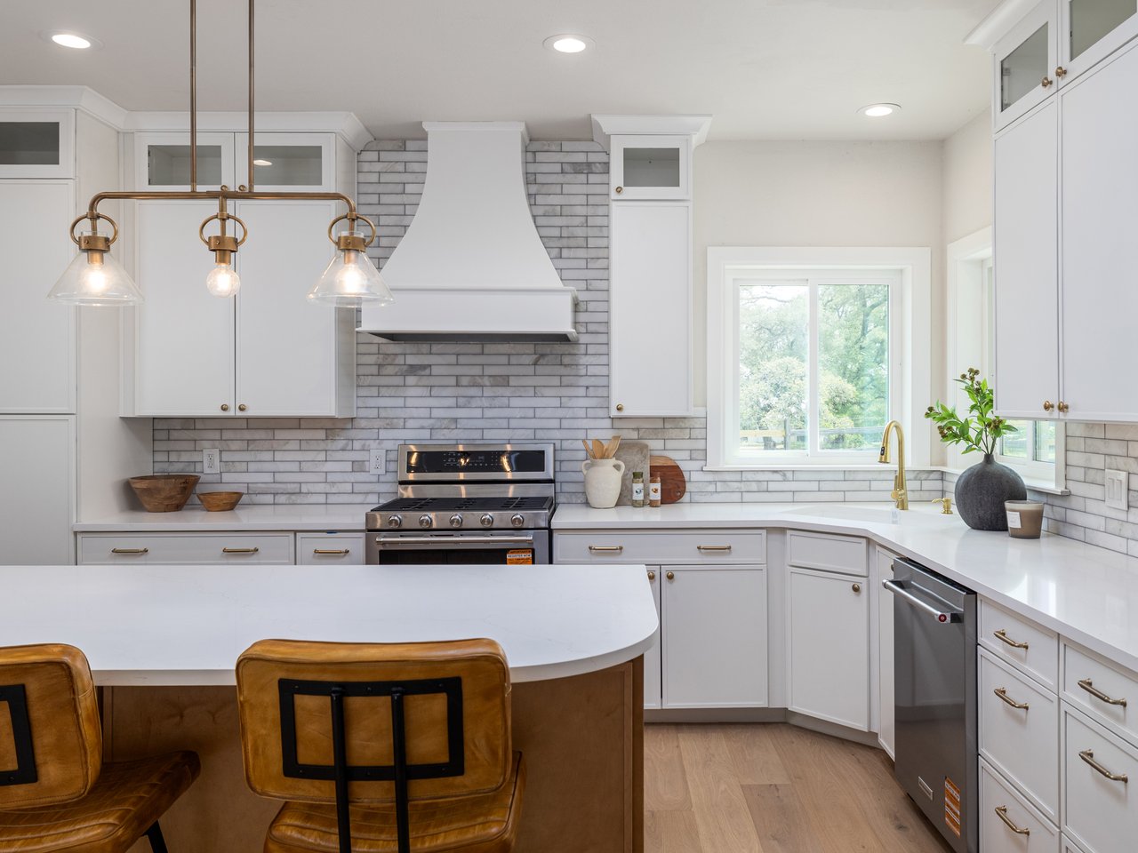 Fully Reimagined Hill Country Retreat w/ Private Guest Apartment + 3-Car Garage