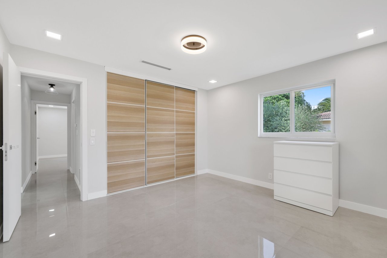 229 SE 3RD