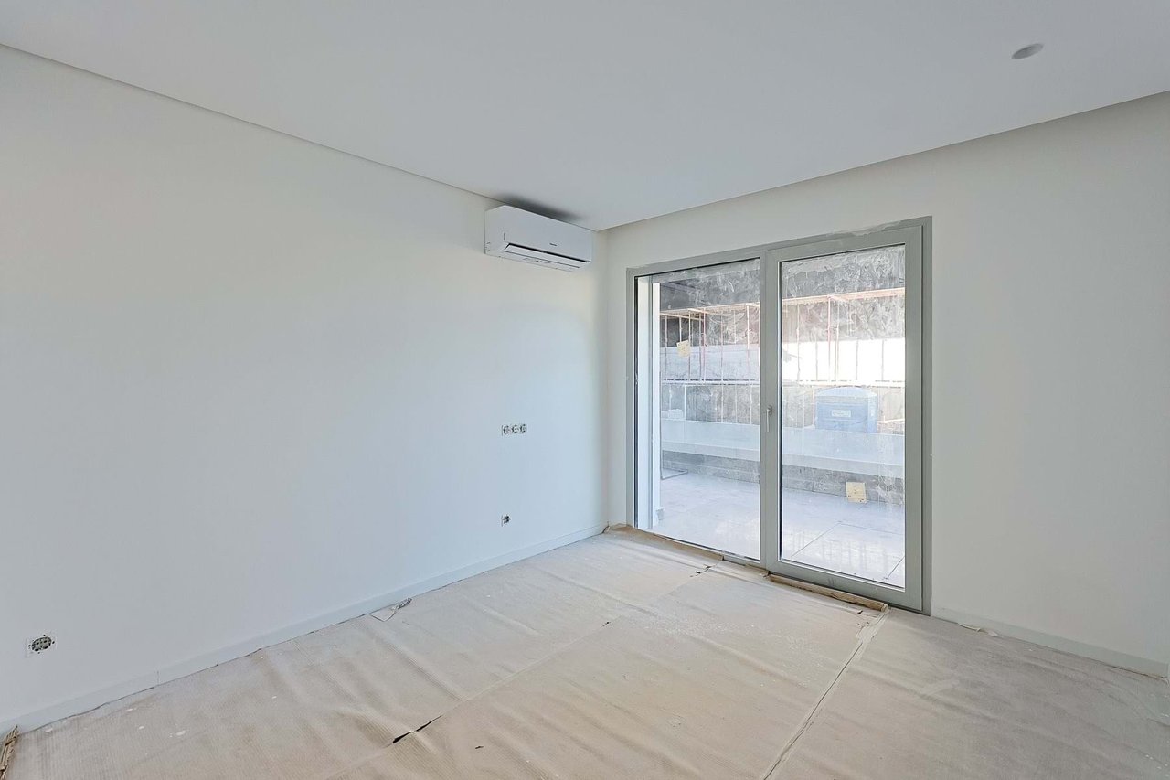 Modern 1-Bedroom Apartment in Camarate, Loures