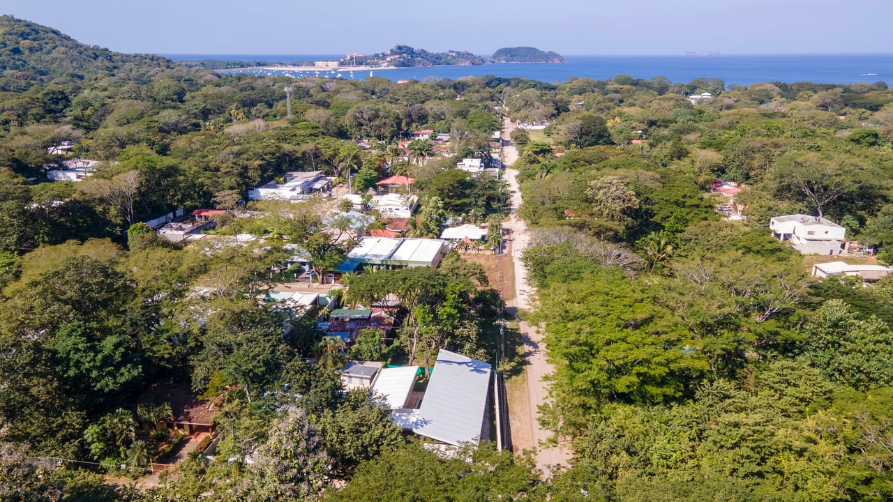 Casa Cenizaro | Elegant 4-Bed Tropical Retreat with Pool in Surfside, Potrero