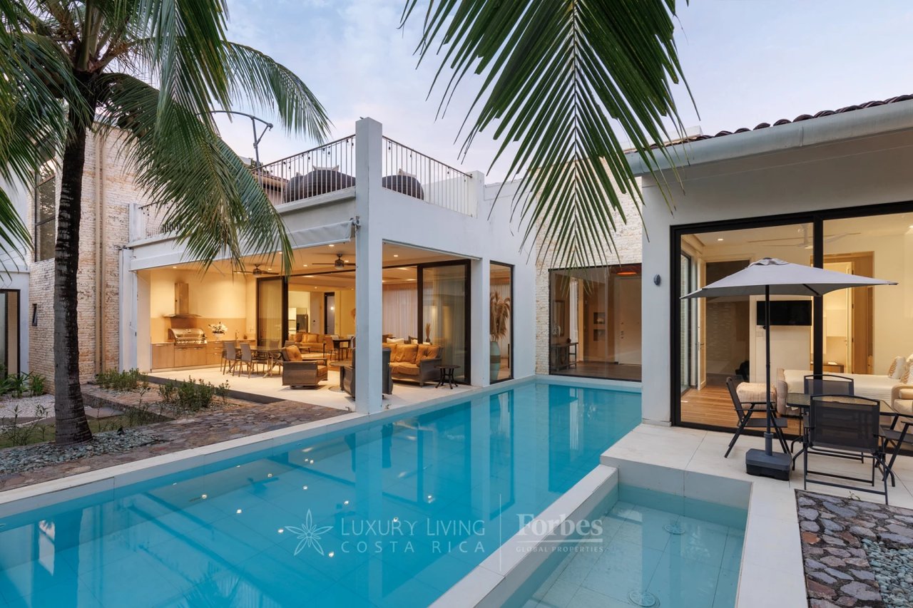 20166 - Paradise Estate: 4-Bedroom Villa with Spa & Pool in Pinilla