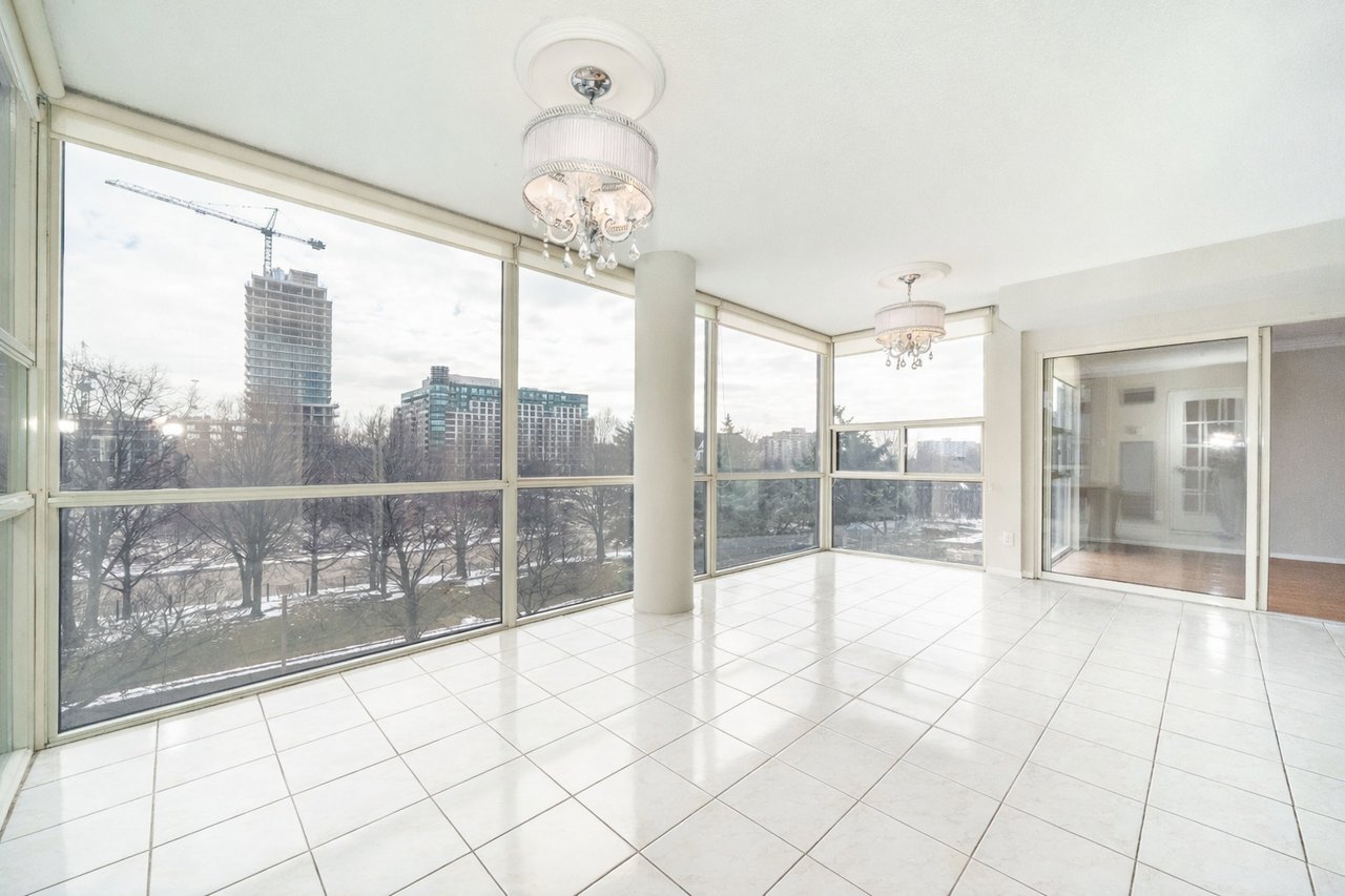 30 Harding Boulevard W, 404