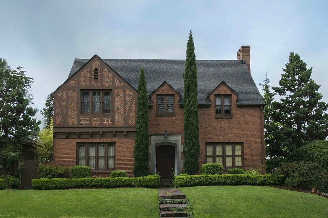 Exterior of luxury home in Edina, Minnesota