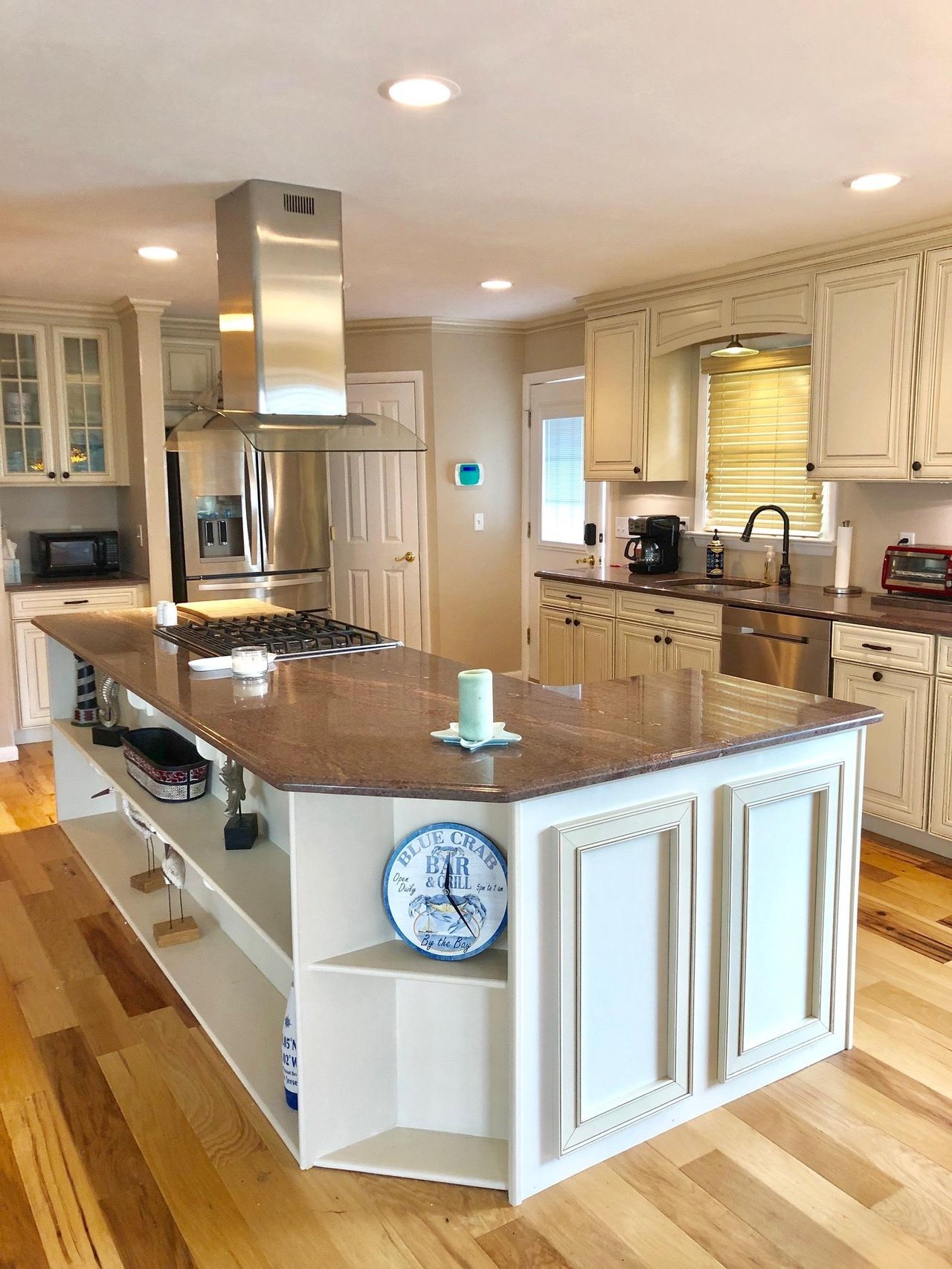 #213 Summer Rental - Newly Renovated 2 Blocks to the Beach