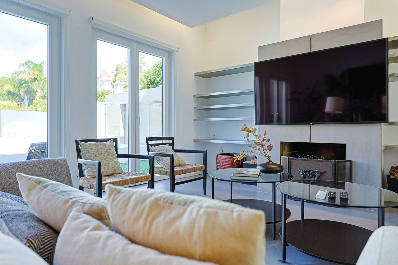 Stylish Renovated 5-Bedroom Villa with Pool in Monte Estoril’s Prestigious Avenida de Portugal