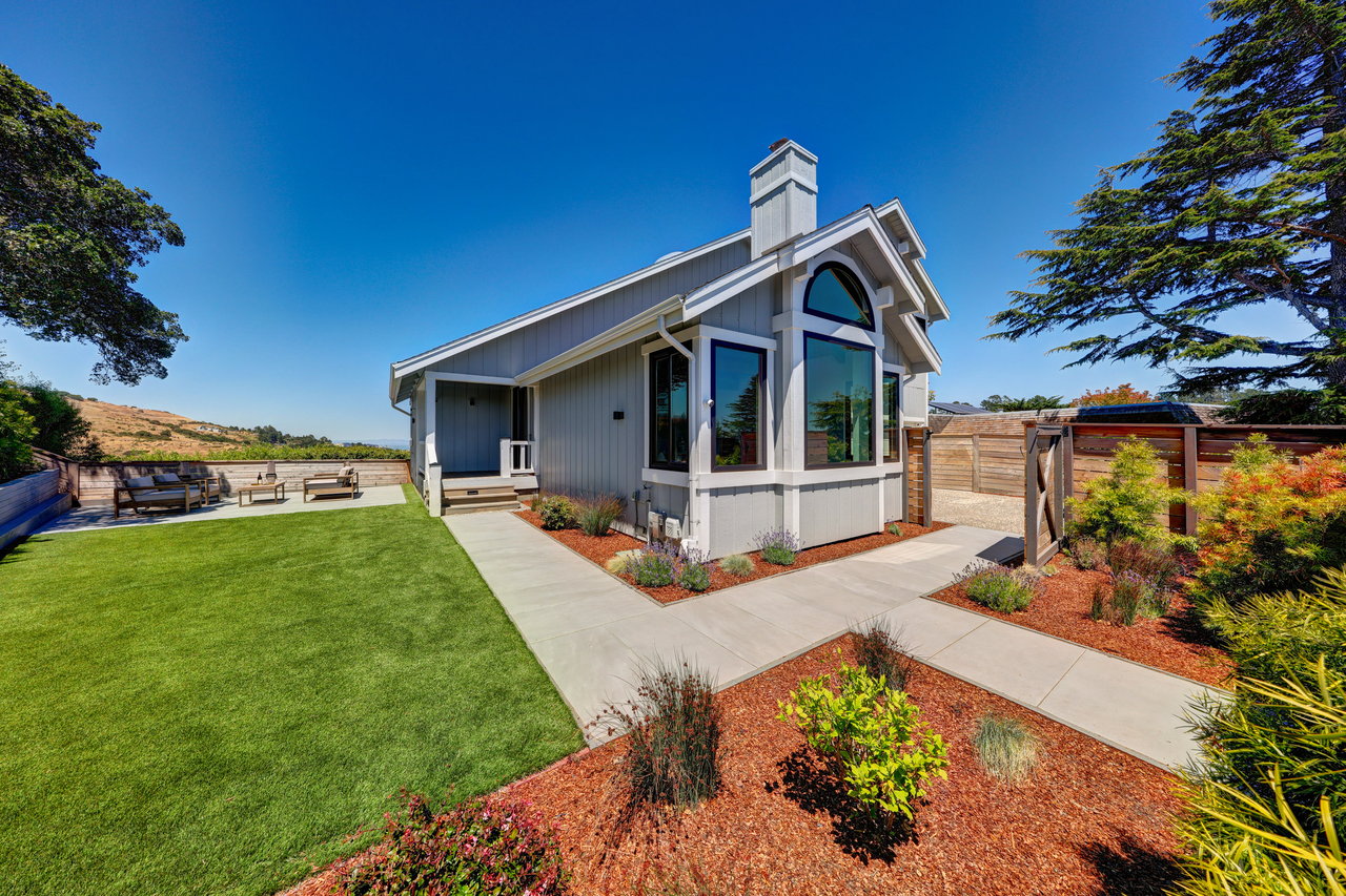 Stylish View Home on a Cul-De-Sac