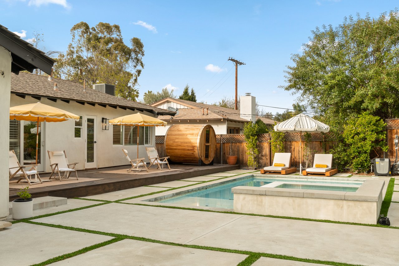 20212 Oxnard St, Woodland Hills
