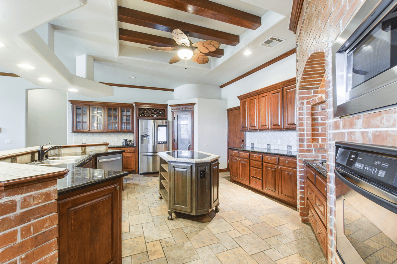 Just Listed: Spacious Fenwick Home with Two Offices