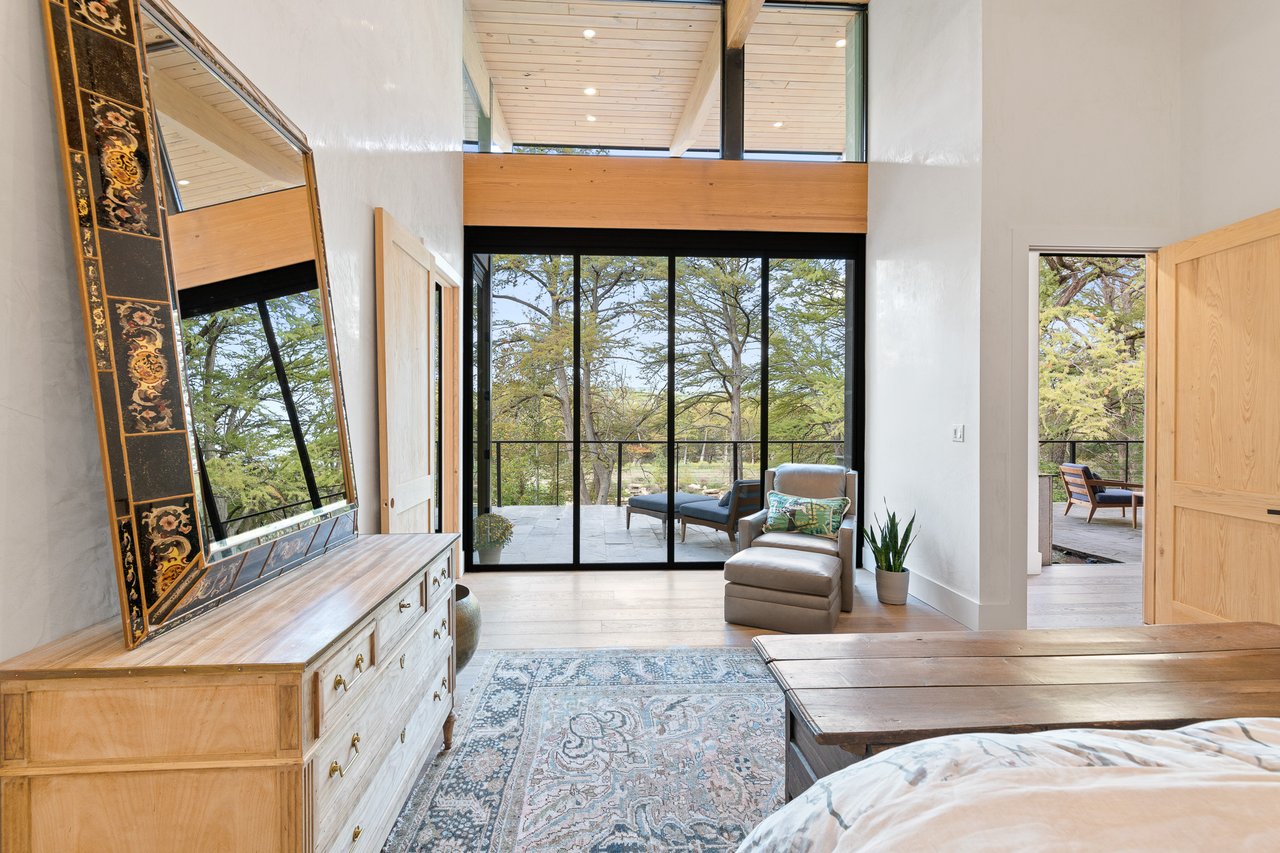 Hunt Waterfall River House