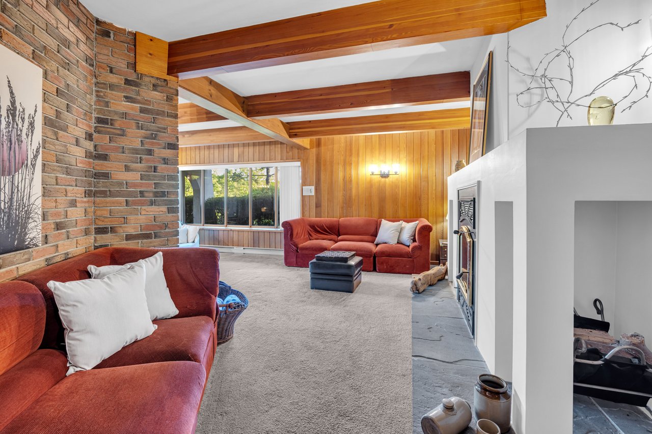 2360 8 Side Road, Burlington