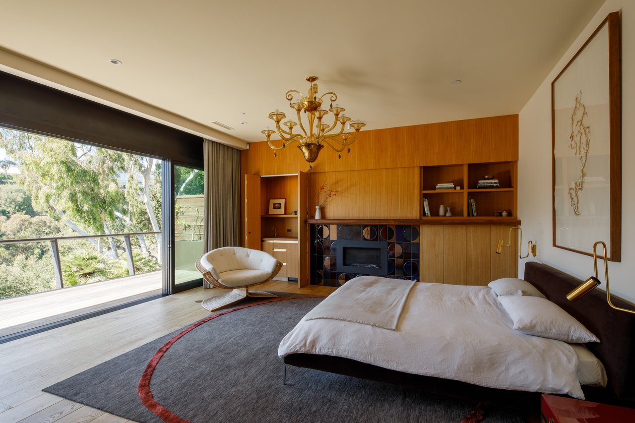 527 Latimer Rd, Santa Monica 