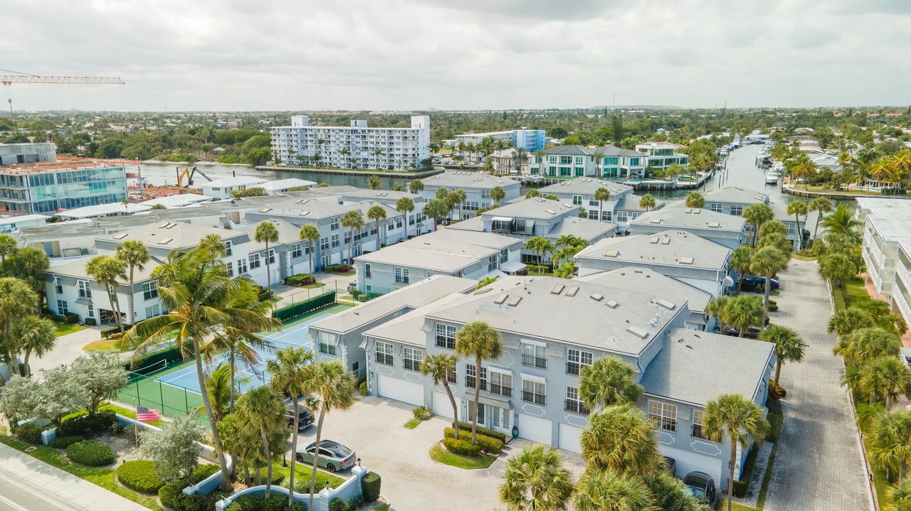 1194 Hillsboro Mile, Unit 72