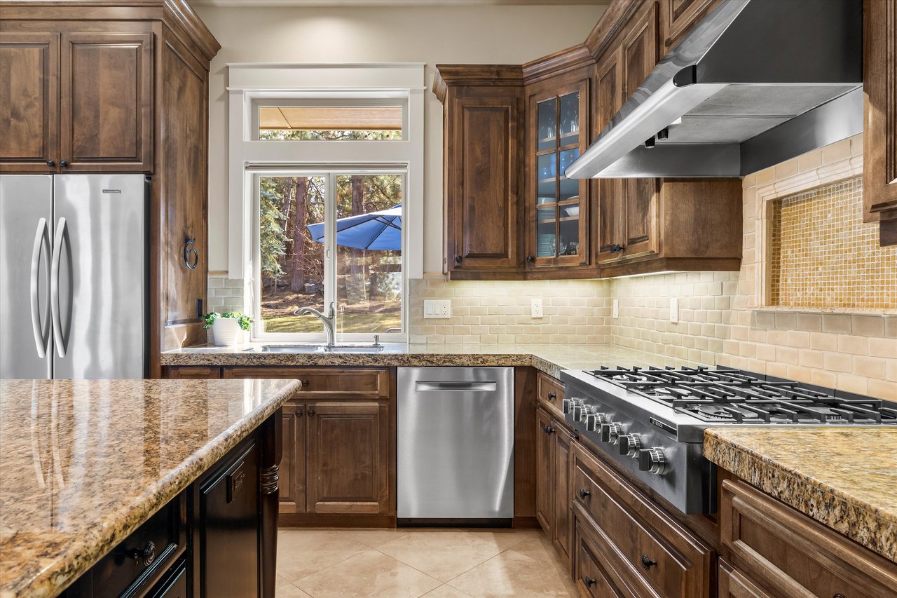 2589 NW Champion Circle