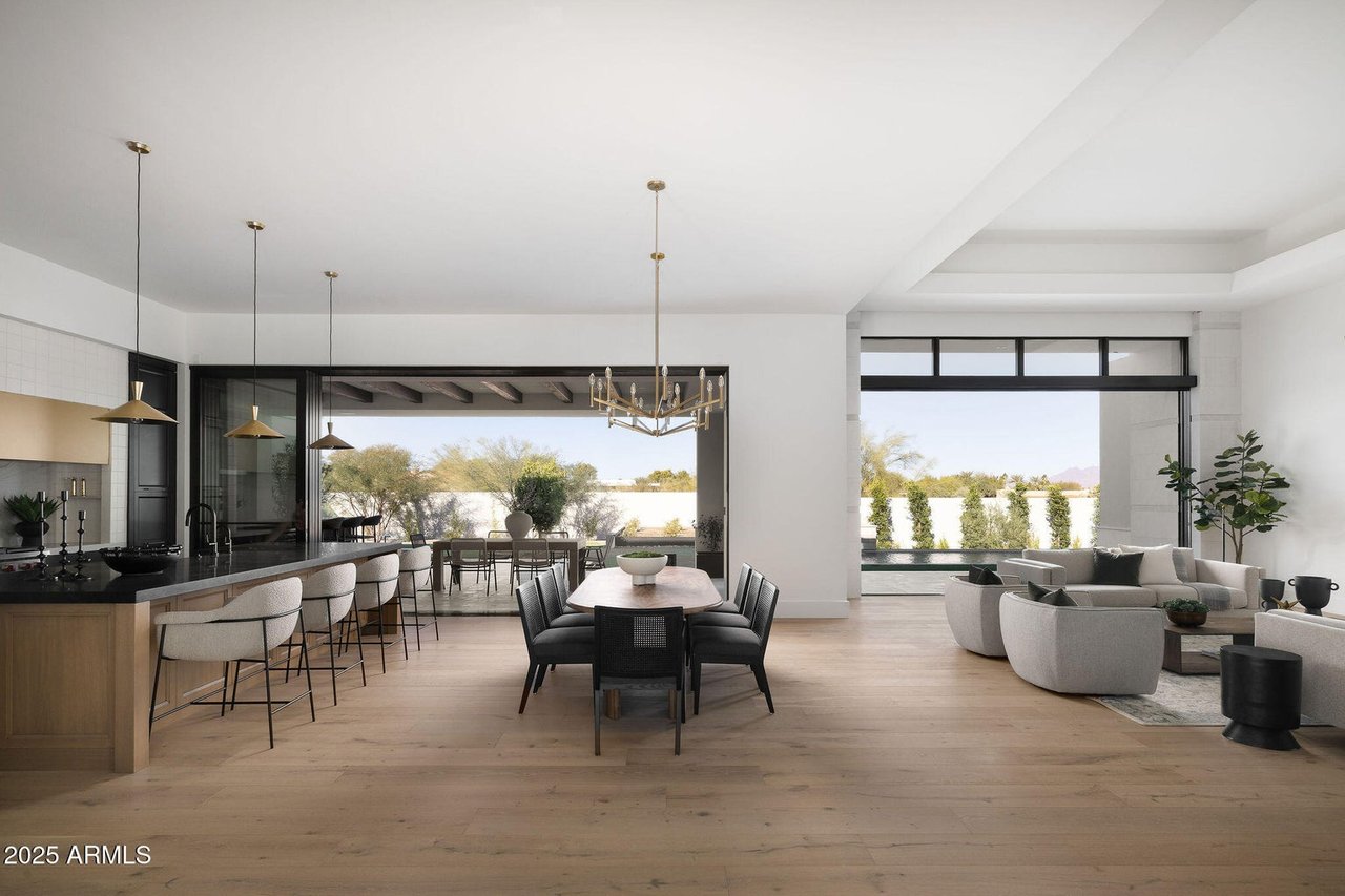 6512 E HUMMINGBIRD Ln