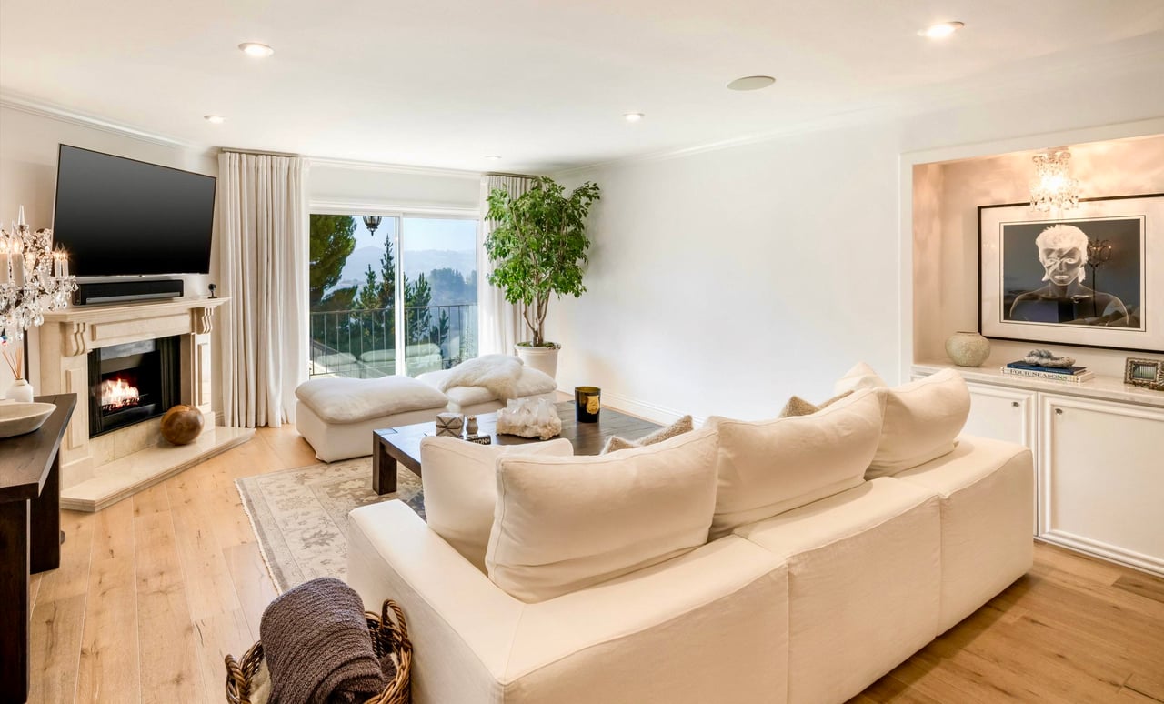 2385 Roscomare Rd Unit: D3, Bel Air 