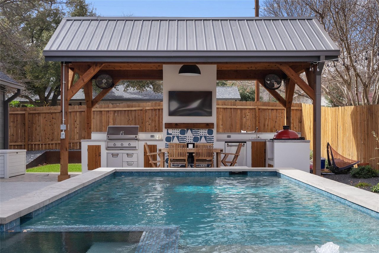 3106 Carlisle Dr