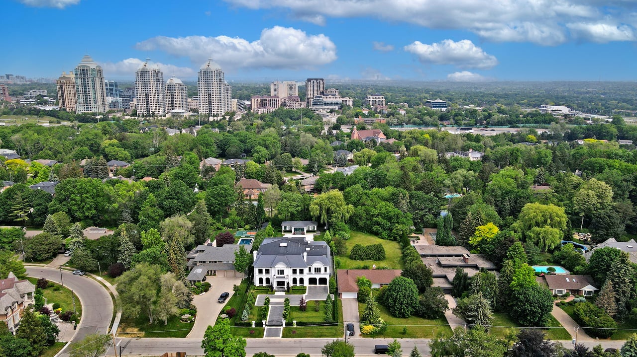 12 Best Places to Shop in Bayview, Toronto, Ontario