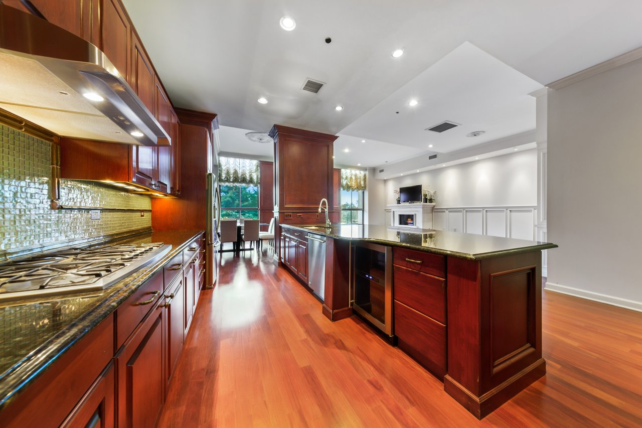 310 S Michigan Ave Unit 202