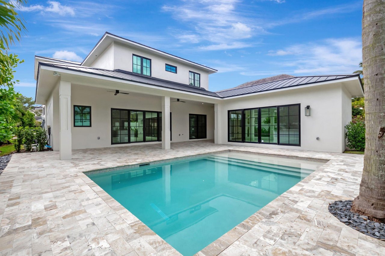 17 NW 16th St
