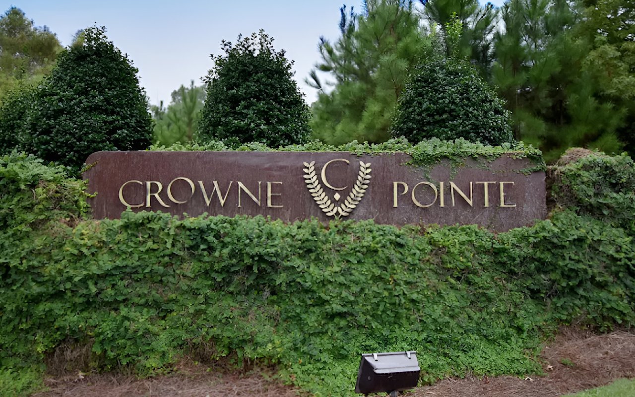 Crowne Pointe