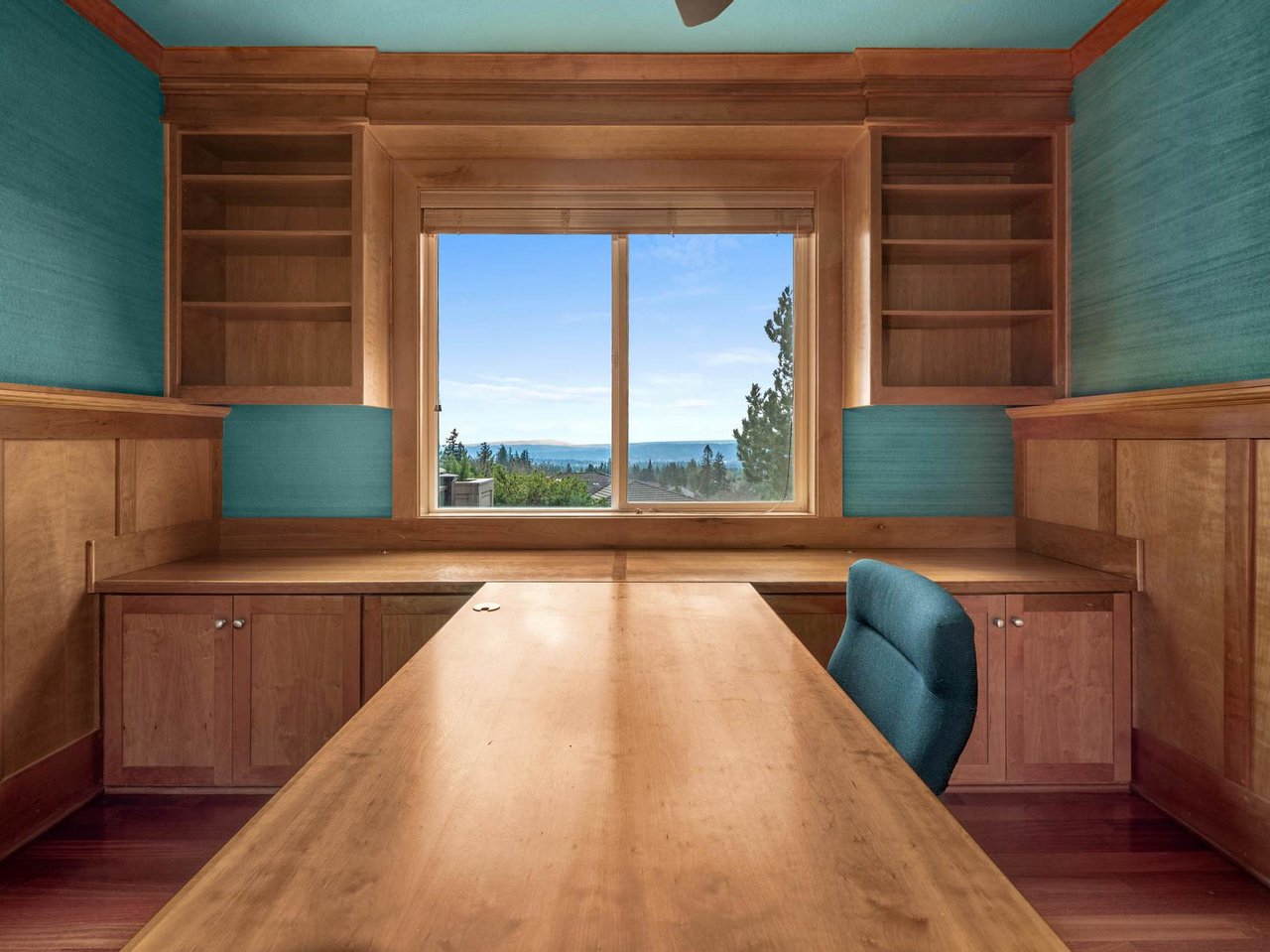 1815 NW ROSEFINCH LN