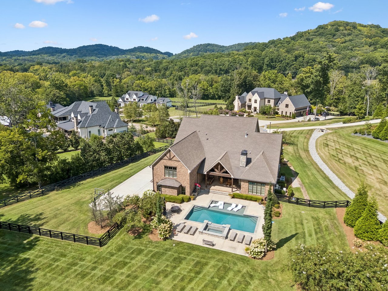 1211 Round Grove Ct