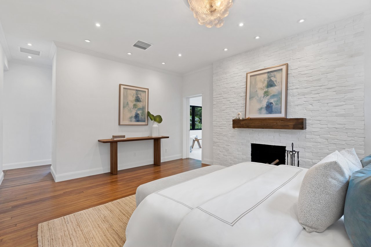 3700 Hibiscus Street "Casa Mamey"