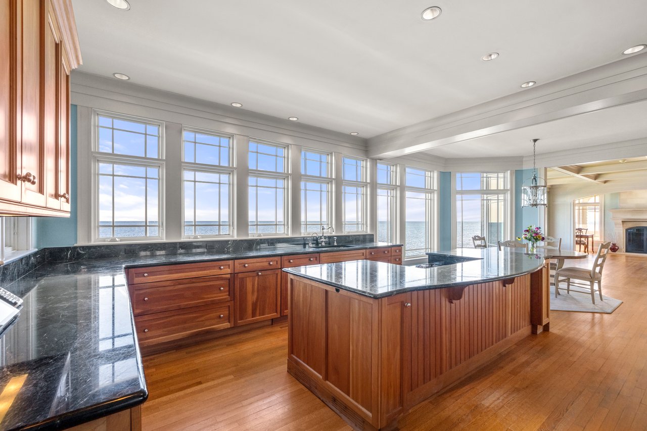 21 Circuit Ave, Scituate