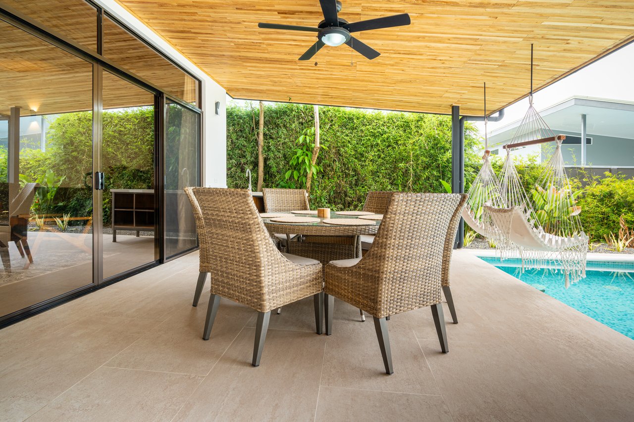Uvita Tropical Urban Home, New Quality Build!