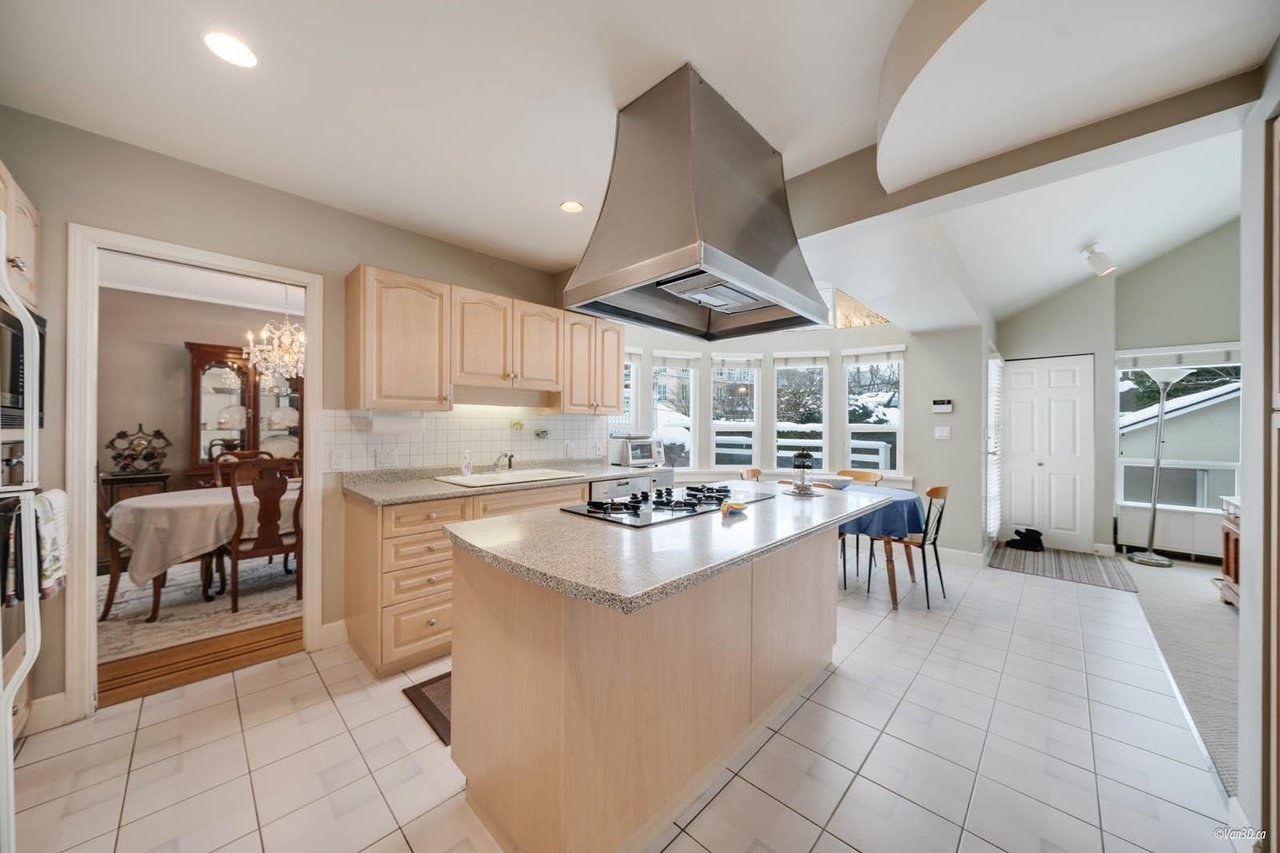 3650 W King Edward Ave