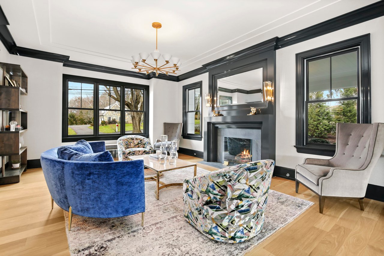 18 Mayflower Parkway